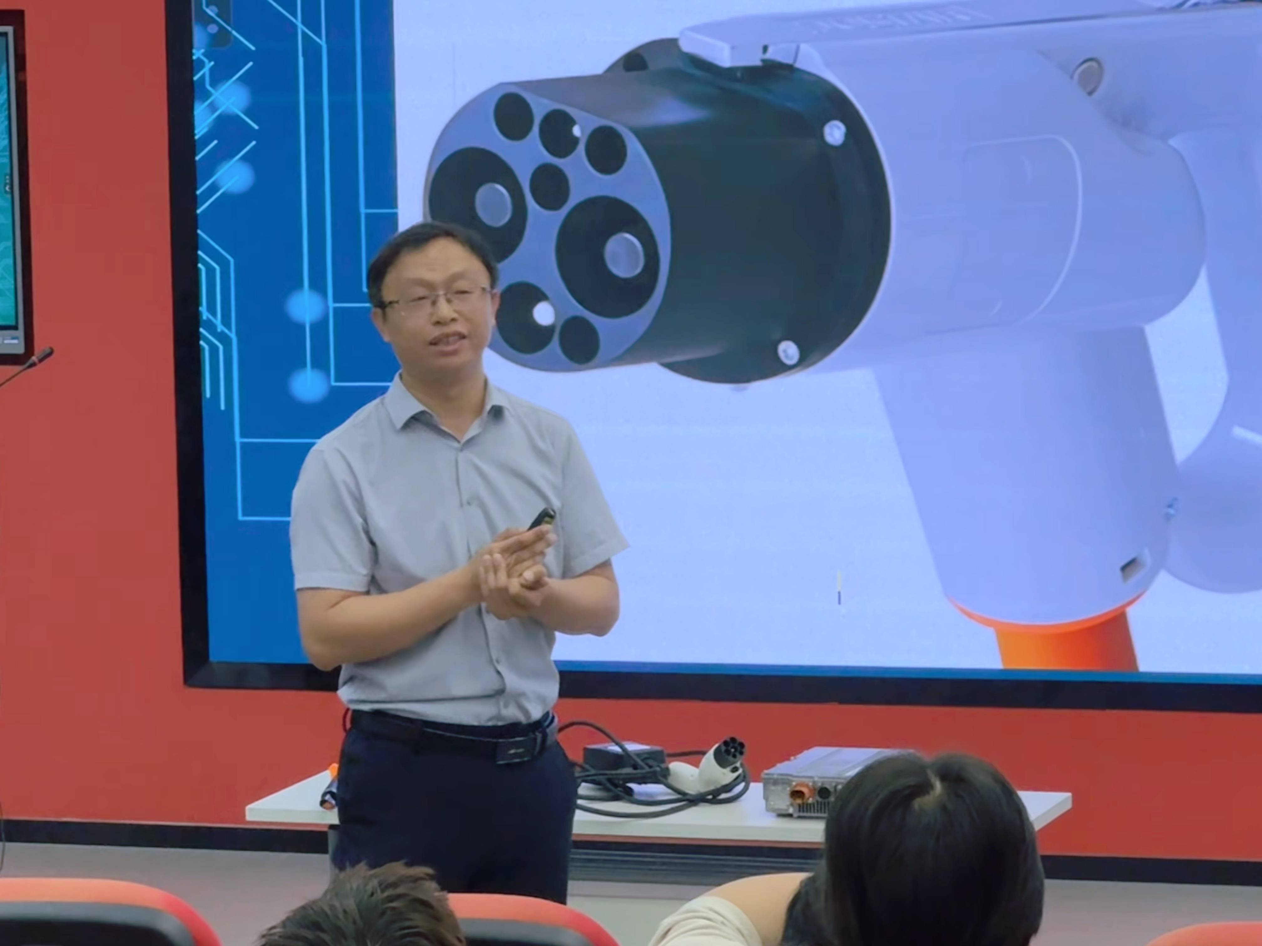 学校举办2025年度“教学标兵”第四期晒课活动
