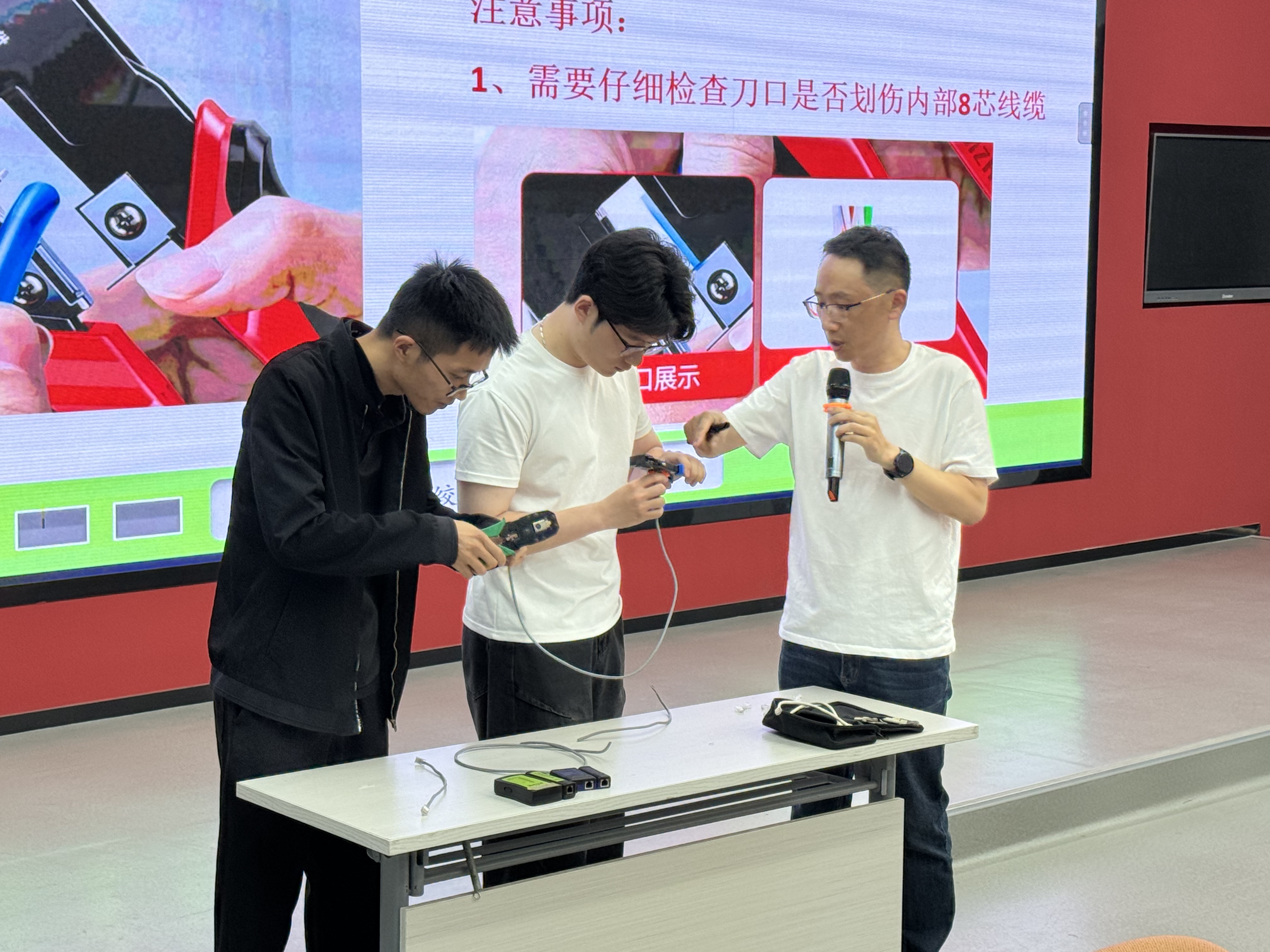 学校举办2025年度“教学标兵”第五期晒课活动